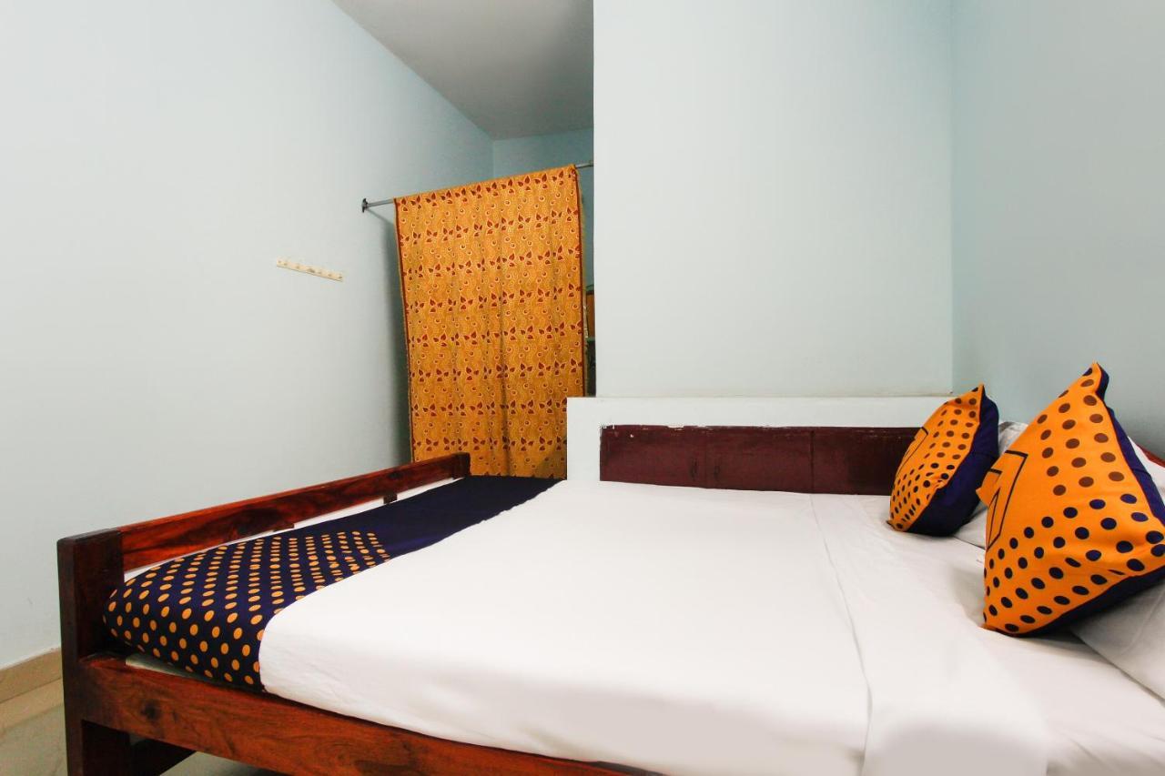 Spot On 63783 Rehoboth Guest House Tiruchchendur Exterior photo